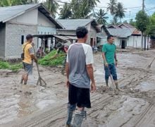 Banjir Disertai Lumpur Melanda 71 Rumah di Desa Bobo - JPNN.com