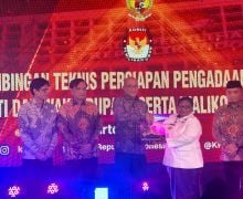 Terima Penghargaan dari KPU, Pj Gubernur Papua Tengah Bertekad Sukseskan Pilkada 2024 - JPNN.com