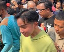 Ada yang Berbeda dengan Penampilan Gibran Saat Blusukan di Jakarta - JPNN.com
