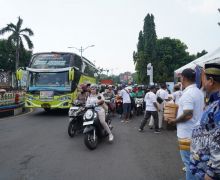 Sukarelawan Witiarso Utomo Berbagi Makanan Sehat di Alun-alun Jepara - JPNN.com