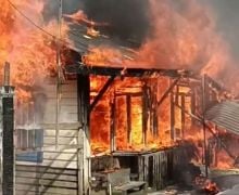 Dua Rumah di Samarinda Hangus Terbakar, Satu Orang Meninggal Dunia - JPNN.com