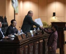 Lakukan Interupsi, Senator Filep Wamafma Mengkritik Ketua DPD RI Saat Sidang Paripurna, Begini Alasannya - JPNN.com