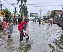 TNI AL Turunkan Tim Siaga Bencana untuk Mengevakuasi Korban Banjir di Gorontalo - JPNN.com
