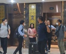KPK Angkut Wanita Berbatik Merah dari Balai Kota Semarang - JPNN.com