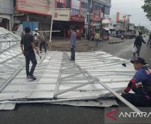 24 Rumah Warga di Meulaboh Aceh Barat Rusak Diterjang Angin Kencang - JPNN.com