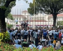 Sopir JakLingko Demo di Balai Kota, Ini Tuntutan yang Disampaikan - JPNN.com