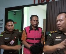 Terjerat Korupsi, Kadisparpora Kota Serang Langsung Ditahan Jaksa, Lihat - JPNN.com