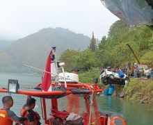 Minibus yang Jatuh ke Danau Toba Ditemukan di Kedalaman 15 Meter - JPNN.com