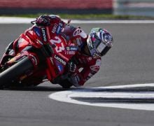 Hasil Sprint MotoGP Inggris: Pecco & Marquez Tumbang, Bastianini Menang - JPNN.com