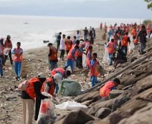 AMANAH Ajak Generasi Muda Bersihkan Pantai Ladong Aceh Besar - JPNN.com