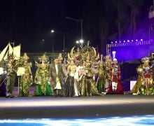 Manfaatkan Karung Pupuk Bekas, Pupuk Indonesia Grup Tampil di Jember Fashion Carnaval 2024 - JPNN.com