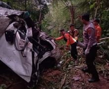 Ini Identitas 4 Korban Tewas Akibat Kecelakaan Maut Fortuner Masuk Jurang di Jalur Batang-Dieng - JPNN.com