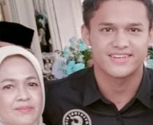 Peraih Emas Olimpiade Paris Rizki Juniansyah Punya Ritual Minum Air Bekas Cucian Kaki Ibu - JPNN.com