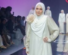 Jadi Muse Nobby, Dhini Aminarti Tampil Elegan di atas Panggung Muffest 2024 - JPNN.com