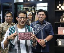 Sandiaga Kagum dengan Karya Anak Muda Aceh saat Kunjung Both AMANAH di Muffest - JPNN.com