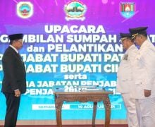 Nana Sudjana Sampaikan Pesan Khusus saat Melantik Pj Bupati Pati dan Cilacap - JPNN.com