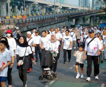 Gelar Jalan Sehat, Menaker Ida Fauziyah Ajak Pegawai Bangun Solidaritas & Sinergitas - JPNN.com