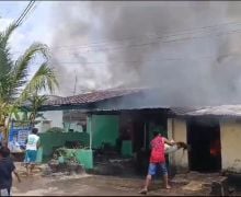 Kebakaran di Palembang, 4 Rumah Ludes - JPNN.com