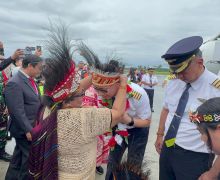 HUT RI, Ribka Haluk Persembahkan Pesawat Trans Nusa bagi Masyarakat Papua Tengah - JPNN.com