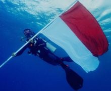 Pertamina Gelar Pengibaran Bendera Bawah Laut hingga Pemberian Beasiswa - JPNN.com