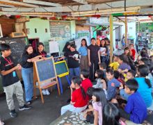 Komunitas PELUK dan TB Bukit Duri Bercerita Dorong Literasi Digital pada Anak-anak - JPNN.com