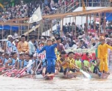 Innalillahi, Seorang Atlet Pacu Jalur di Kuansing Meninggal saat Sampai Garis Finis - JPNN.com