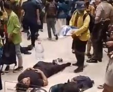 Demo di Semarang: Polisi Membabi Buta Tembakkan Gas Air Mata, Puluhan Mahasiswa Dilarikan ke RS - JPNN.com