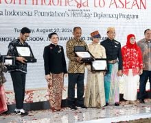 Indonesia Persembahkan Batik Kolaborasi sebagai Simbol Persatuan di HUT ke-57 ASEAN - JPNN.com