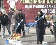 Bea Cukai Surakarta & Pemkab Karanganyar Musnahkan Jutaan Rokok Ilegal dengan Cara Dibakar - JPNN.com