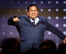 Prabowo Menyindir 2 Orang dengan Pantun, Semua Tertawa - JPNN.com