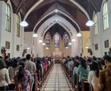 Gereja Katedral Bandung Berangkatkan 200 Jemaat Katolik Ikut Misa Paus Fransiskus di SUGBK - JPNN.com