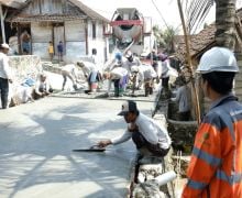 Tingkatkan Kesejahteraan Masyarakat, SIG Bangun Jalan 6 Desa di Rembang dan Blora - JPNN.com