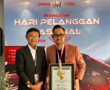 Founder Juragan 99 Mendadak Jadi Pramugara di Hari Pelanggan Nasional - JPNN.com