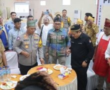 Ciptakan Pilkada Damai, Polisi Satukan Paslon Bupati Rohul Dalam Lomba Memasak - JPNN.com