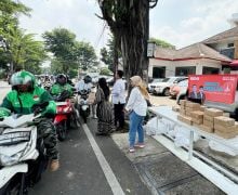 Gandeng UMKM, Relawan Berkah Rido Bagikan Makanan Gratis di Jakarta - JPNN.com