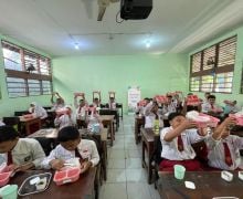 Kitabisa & Laznas Salam Setara Berikan Sarapan Sehat Kepada Siswa SD di Jabodetabek - JPNN.com