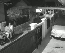 Sejoli di Palembang Gasak Motor, Aksinya Terekam CCTV, Lihat - JPNN.com