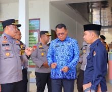 Polisi Jaga Penetapan Paslon Bupati-Wabup Rohil Secara Humanis, Situasi Aman & Kondusif - JPNN.com