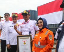 Pasang Bendera Terbanyak di Rangkaian Gerbong, KAI Divre III Palembang Raih Rekor MURI - JPNN.com