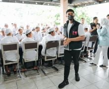 Kaesang bersama HIPMI Beri Santunan kepada Anak Yatim di Banjarbaru - JPNN.com