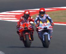 Practice MotoGP Indonesia: Dramatis! Marquez Menyelamatkan Pecco yang Kehabisan Bensin - JPNN.com