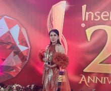 Uci Flowdea Terharu Dapat Penghargaan Favorite Beauty and Fashion Enthusiast - JPNN.com