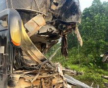 Bus Aero Hantam Truk di Tol Pekanbaru-Dumai, Belasan Penumpang Luka-Luka - JPNN.com