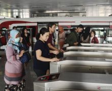 HUT Ke-79 TNI, Naik Transjakarta, MRT & LRT 5 Oktober Hanya Rp 1 - JPNN.com