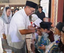 Rayakan HUT ke-26, Bank Mandiri Bagikan Santunan Pendidikan ke 2.600 Anak Yatim Piatu - JPNN.com