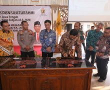 Pj Gubernur Jateng Resmikan 8 Proyek Infrastruktur Senilai Rp 24,1 Miliar di Pekalongan - JPNN.com