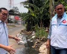 Tri Adhianto Gercep Kunjungi Lokasi Banjir Setelah Terima Laporan via Medsos - JPNN.com