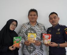 Sukses Ekspor Perdana, Basreng dan Aneka Keripik Produksi UMKM Bekasi Tembus Jepang - JPNN.com