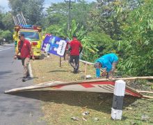 Bawaslu Purworejo Tertibkan Ribuan Alat Peraga Kampanye yang Melanggar Aturan - JPNN.com