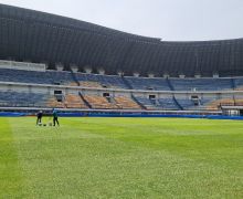 Kementerian PUPR Fokus Benahi Rumput dan Pencahayaan di Stadion GBLA - JPNN.com